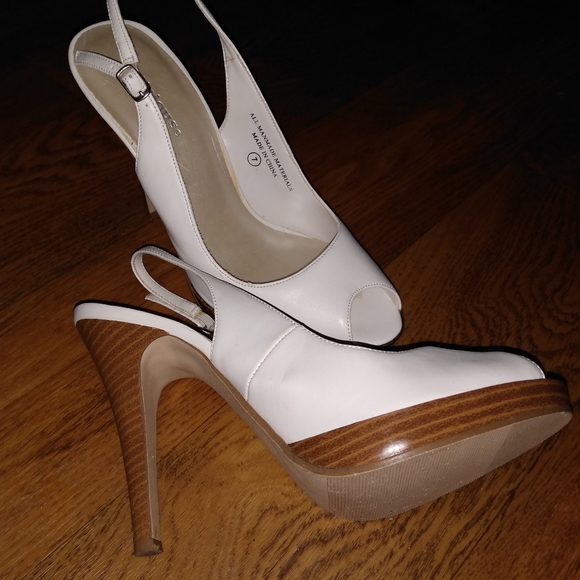 3/$15 White peek-a-boo heel - Picture 2 of 4